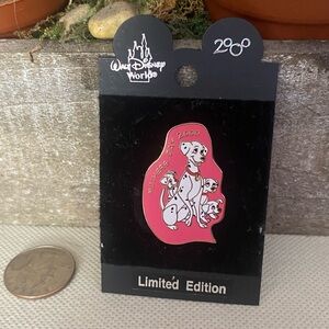 Disney Mother's Day 2000 Pin